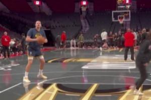 杨瀚森与偶像同框！开拓者记者Casey晒赛前热身视频：老将/新秀