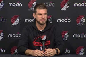 斯普利特：我们可以在某些时段派杨瀚森上场 他必须要有耐心