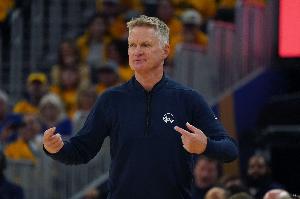 科尔谈不敌雄鹿步行者：暴露了防守端的问题 我们必须改进