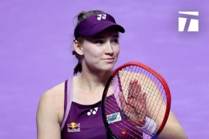 第三盘送蛋！莱巴金娜2-1逆转斯瓦泰克，取得8连胜年终小组赛2-0