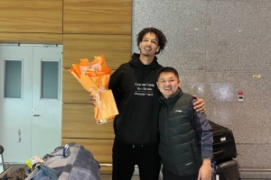 德万特·威尔逊抵达长春龙嘉机场