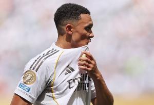 电讯报评论：阿诺德到底所犯何罪？他不该在安菲尔德受此恶毒对待