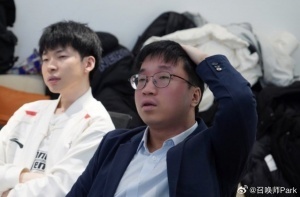 教练休假还这么努力啊！博主爆料：Tabe将二路解说S15决赛