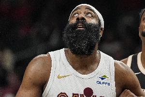火力凶猛但失误太多！哈登半场9中6砍下19分4板3助 有5失误