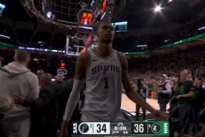 挥肘击中里德喉部！文班NBA生涯首次被驱逐出场
