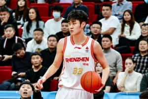 媒体人：深圳加快节奏换更多的回合数 但被广厦利用失误打快攻