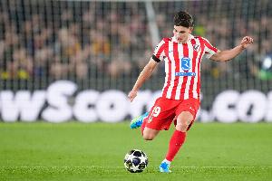 记者：阿森纳依然想签小蜘蛛，还准备引进边锋、中场和后场多面手