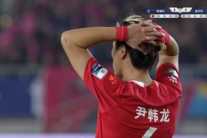 冰火两重天！戴曜城扑出绝命点球后怒吼，罚失的李贤成墩地掩面