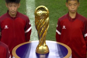 熠熠生辉！“苏超”冠军金杯率先亮相南京奥体迎接决战时刻
