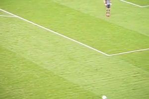 吃醋了！当博格巴妻子看到博格巴和甲亢哥做夫妻专属亲密手势！